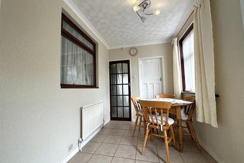 16 Gladstone Road, Newark, NG24 4HZ