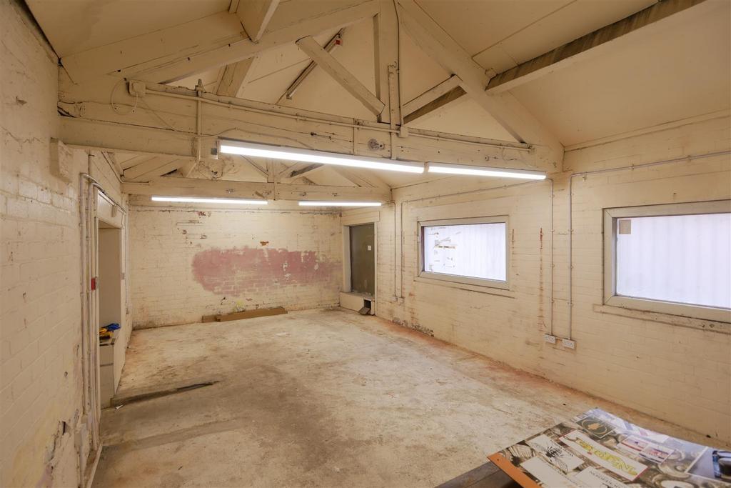 Morley Property £1,250 pcm (£288 pw)