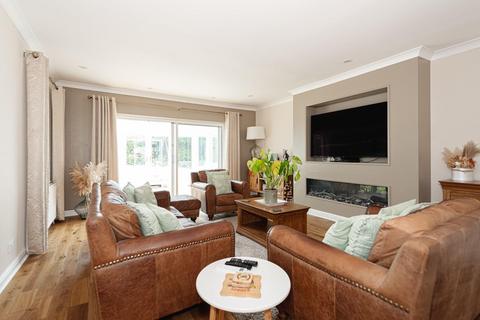 1 Sandy Croft, Epsom, KT17 3DP