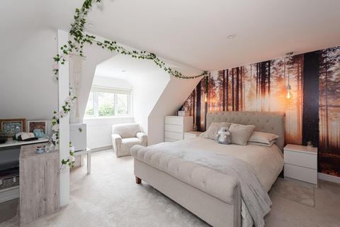 1 Sandy Croft, Epsom, KT17 3DP
