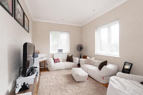 1 Sandy Croft, Epsom, KT17 3DP