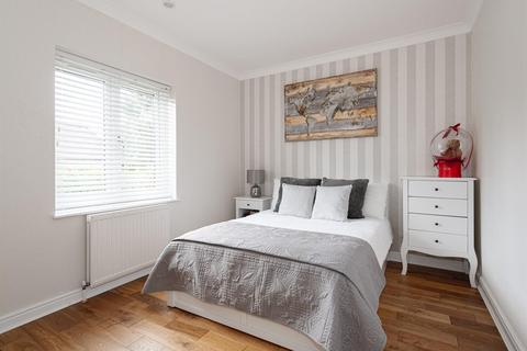 1 Sandy Croft, Epsom, KT17 3DP