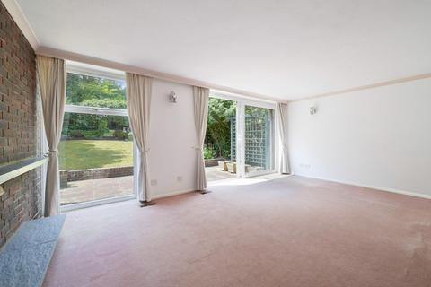 240 Chipstead Way, Woodmansterne, Banstead, SM7 3LQ
