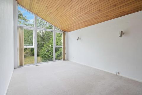 240 Chipstead Way, Woodmansterne, Banstead, SM7 3LQ