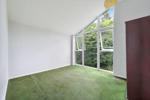 240 Chipstead Way, Woodmansterne, Banstead, SM7 3LQ