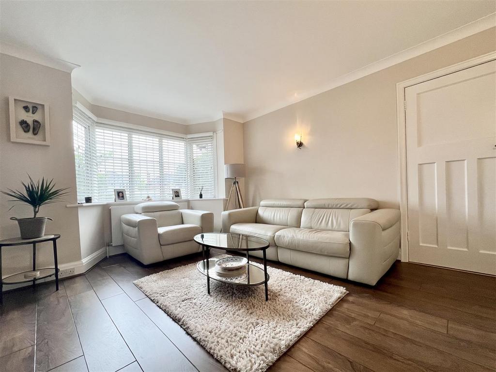 Stourbridge Road, Hagley, Stourbridge 3 bed detached house for sale £