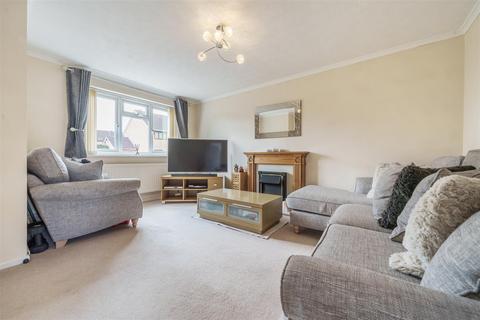3 bedroom semi-detached house for sale, Thames Drive