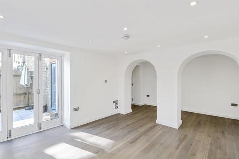 2 bedroom apartment to rent, Silverthorne Road, Clapham, SW8