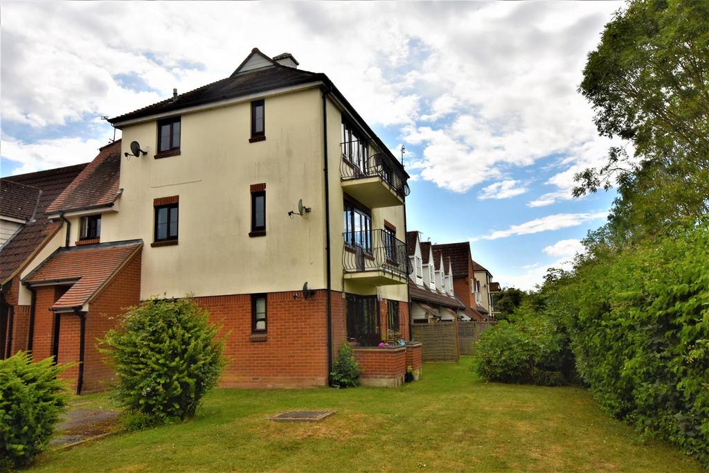 Dawberry Place, South Woodham Ferrers 2 bed apartment for sale £230,000