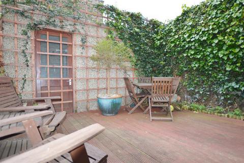 14 Botha Road, London, E13 8PQ