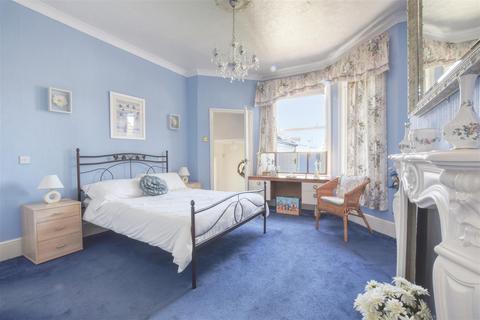 Flat 2, 27 Eversley Road, Bexhill-on-sea, TN40 1HA