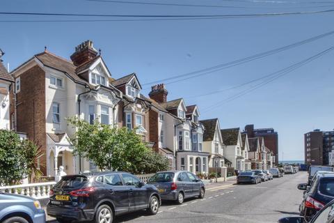 Flat 2, 27 Eversley Road, Bexhill-on-sea, TN40 1HA