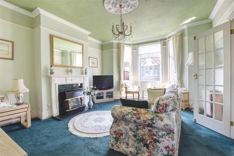 Flat 2, 27 Eversley Road, Bexhill-on-sea, TN40 1HA