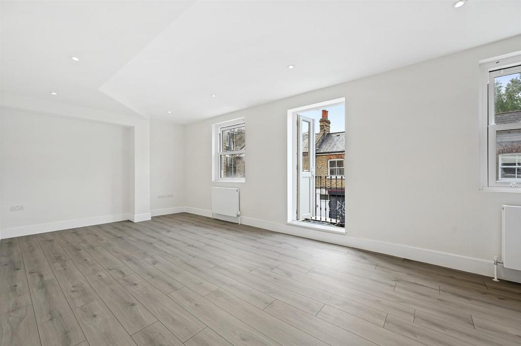 Rosemont Road, London NW3 1 bed flat for sale £550,000