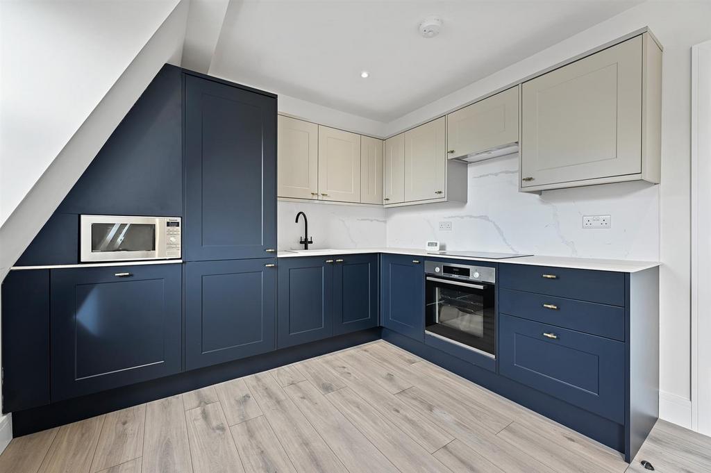 LR - SFF, 3 Rosemont Road - Kitchen3 (1).jpg