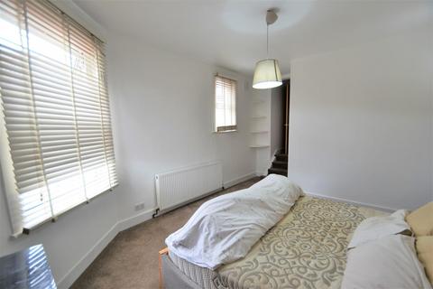 2 bedroom flat for sale - Queen Anne Avenue, Bromley