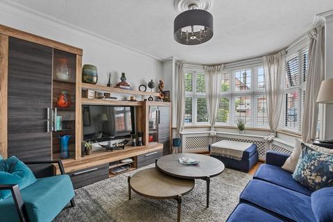4 bedroom semi-detached house for sale - Mallard Way, London, NW9