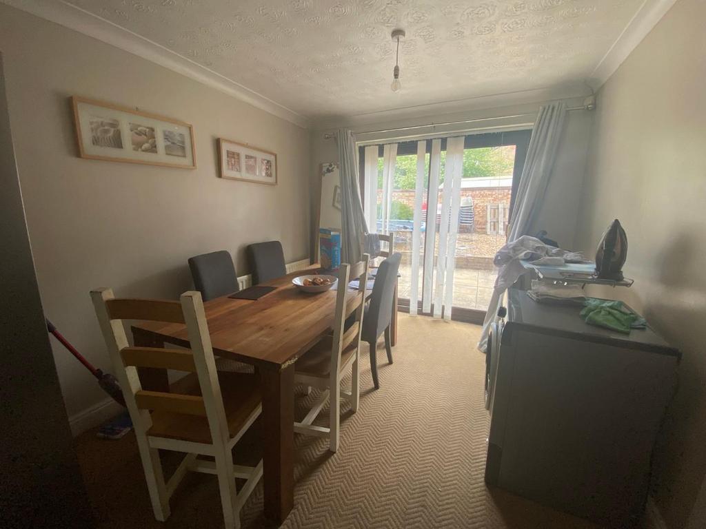 Pine Ridge, Southfields, Northampton NN3 4 bed detached house £250,000