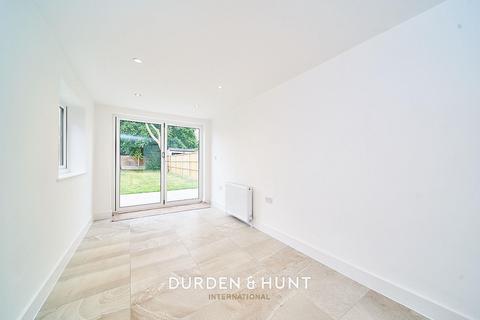 22 Salisbury Road, Romford, RM2 5TP
