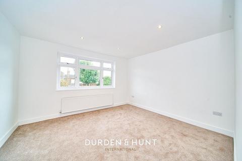 22 Salisbury Road, Romford, RM2 5TP