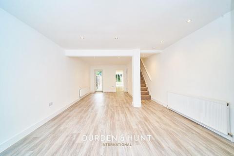 22 Salisbury Road, Romford, RM2 5TP