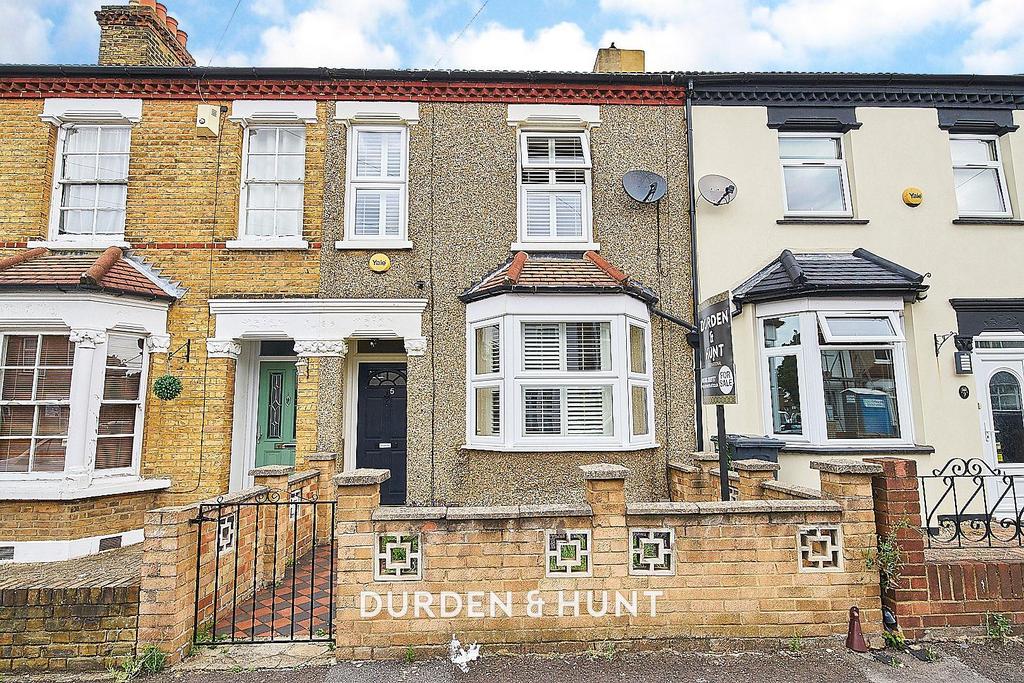 Shaftesbury Road, Romford, RM1 3 bed terraced house for sale £350,000