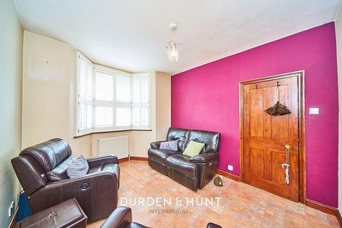 5 Shaftesbury Road, Romford, RM1 2QH