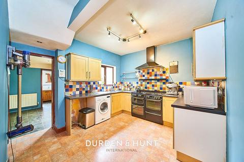 5 Shaftesbury Road, Romford, RM1 2QH