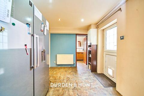 5 Shaftesbury Road, Romford, RM1 2QH