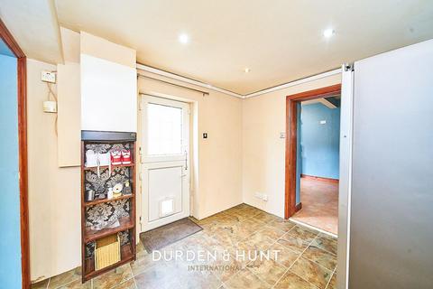 5 Shaftesbury Road, Romford, RM1 2QH