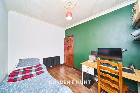 5 Shaftesbury Road, Romford, RM1 2QH