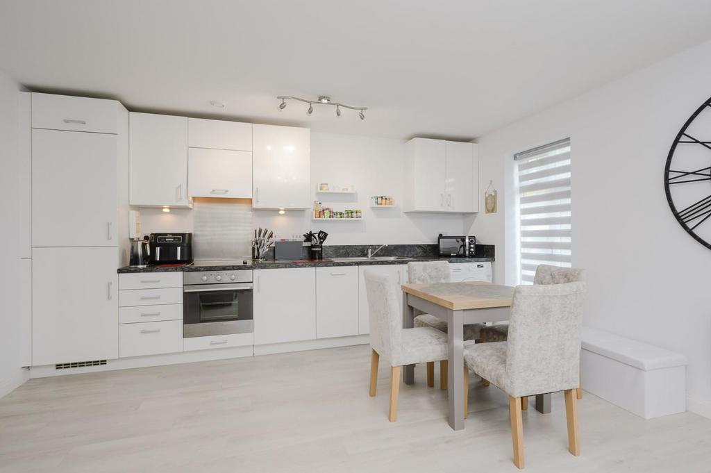 5 Ellis Court-7.jpg