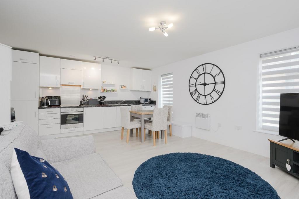 5 Ellis Court-5.jpg