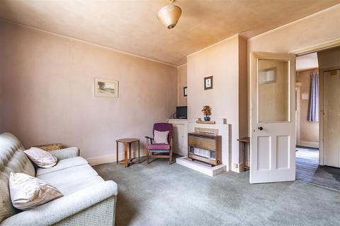 4 Beaconsfield Place, Epsom, KT17 4BD