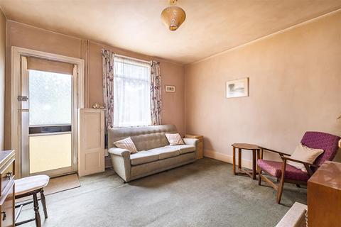 4 Beaconsfield Place, Epsom, KT17 4BD