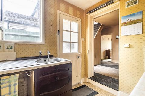 4 Beaconsfield Place, Epsom, KT17 4BD