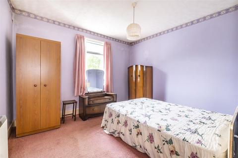 4 Beaconsfield Place, Epsom, KT17 4BD