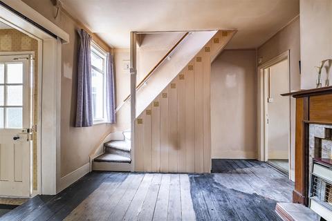 4 Beaconsfield Place, Epsom, KT17 4BD