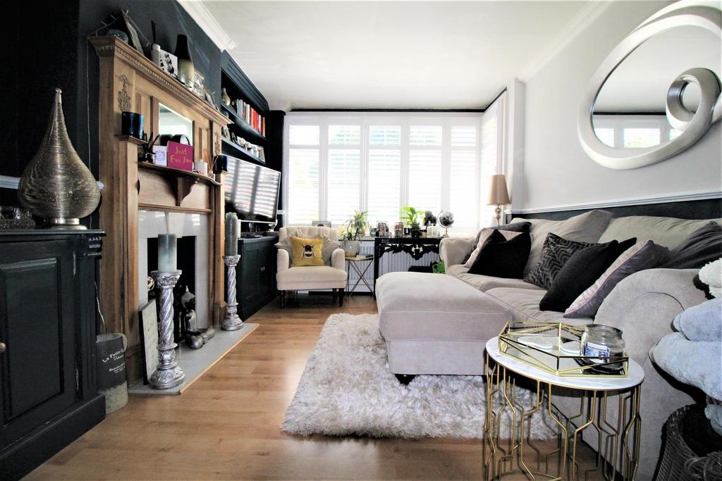 Green Lanes, West Ewell 5 bed terraced house for sale £700,000