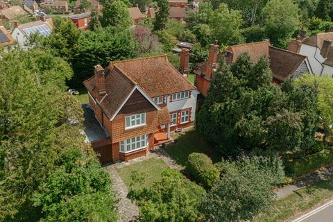 156 Great Tattenhams, Epsom, KT18 5SF