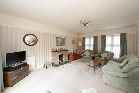 156 Great Tattenhams, Epsom, KT18 5SF