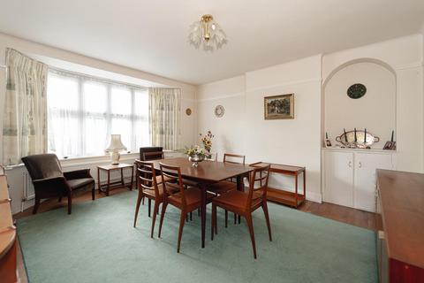 156 Great Tattenhams, Epsom, KT18 5SF