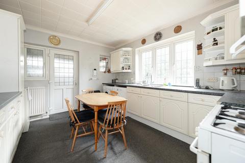 156 Great Tattenhams, Epsom, KT18 5SF