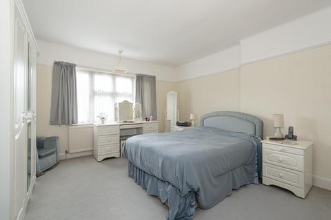 156 Great Tattenhams, Epsom, KT18 5SF