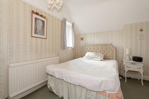156 Great Tattenhams, Epsom, KT18 5SF