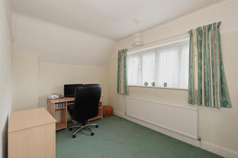 156 Great Tattenhams, Epsom, KT18 5SF