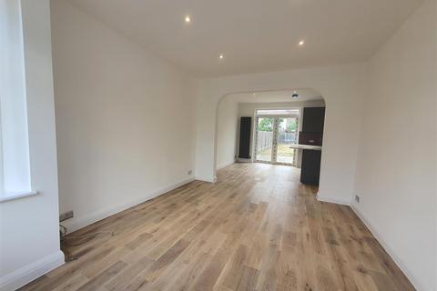 3 bedroom end of terrace house to rent, Rothesay Avenue, Greenford