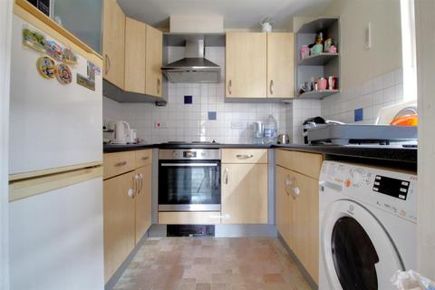 2 bedroom flat for sale, The Strand, London Road, Gloucester