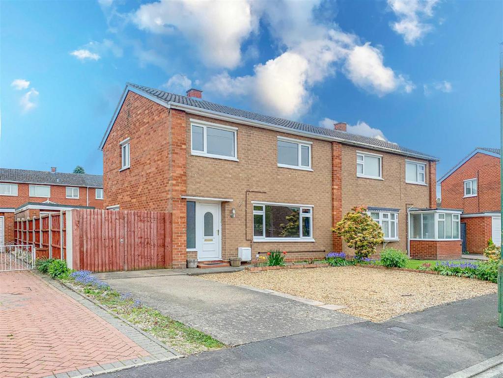 Broseley Close, Sutton Farm, Shrewsbury 3 bed semidetached house £