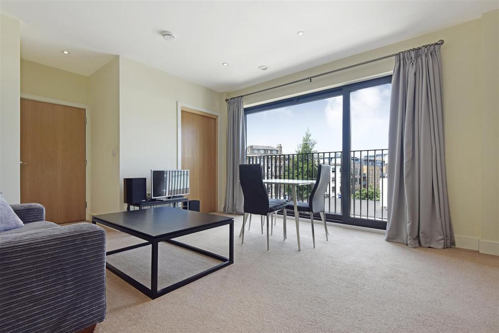 Reception Room/Bedroom